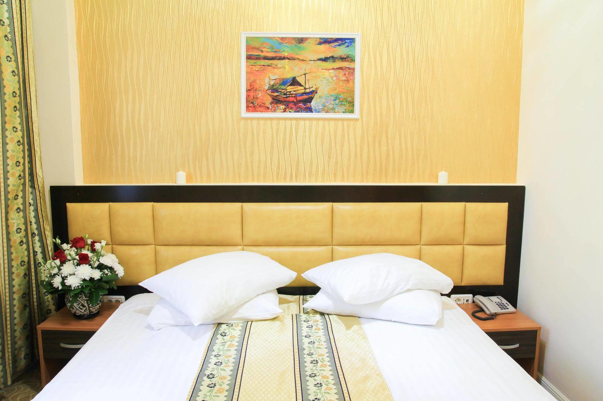 Best Western Hotel Lev Or I Bucureşti Ngoại thất bức ảnh